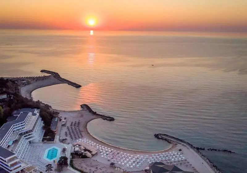 Hotelli Phoenicia Blue View