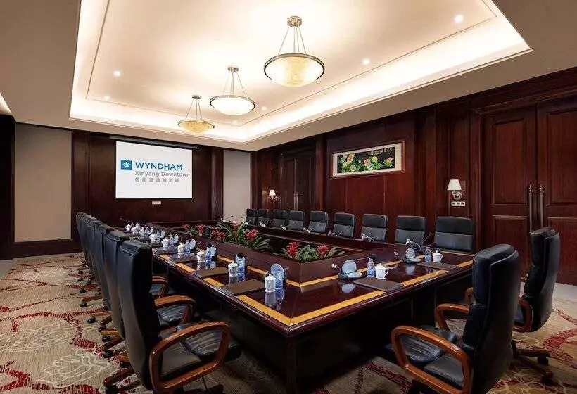 ホテル Wyndham Xinyang Downtown