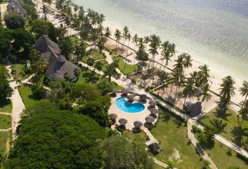 استراحتگاه Antonio Beach Tree House Hotel & Spa