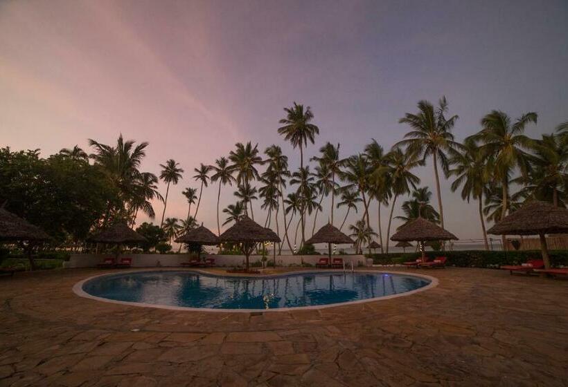 استراحتگاه Antonio Beach Tree House Hotel & Spa