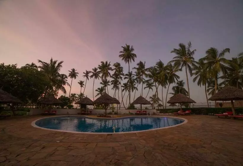 استراحتگاه Antonio Beach Tree House Hotel & Spa