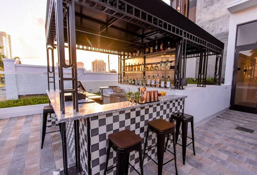 Upsun Hotel & Social Club