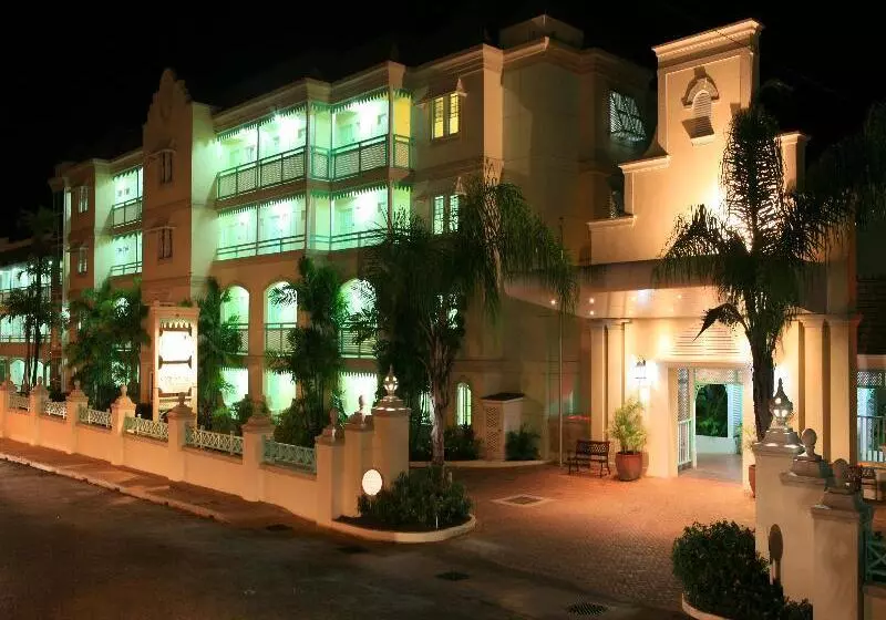 هتل Coral Mist Beach