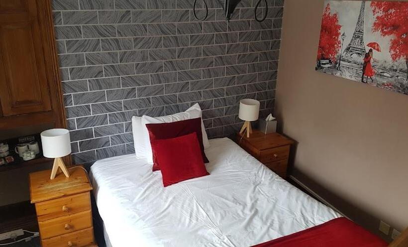 فندق Forresters Bar & French Restaurant With Rooms