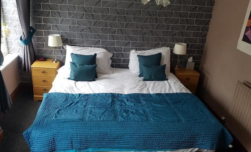 فندق Forresters Bar & French Restaurant With Rooms