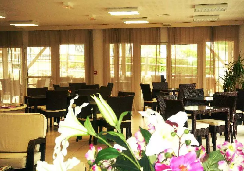 Hotel Le Hameau De Montréal