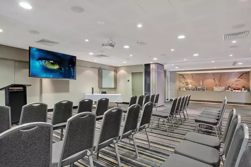 ホテル Quality Suites Pioneer Sands