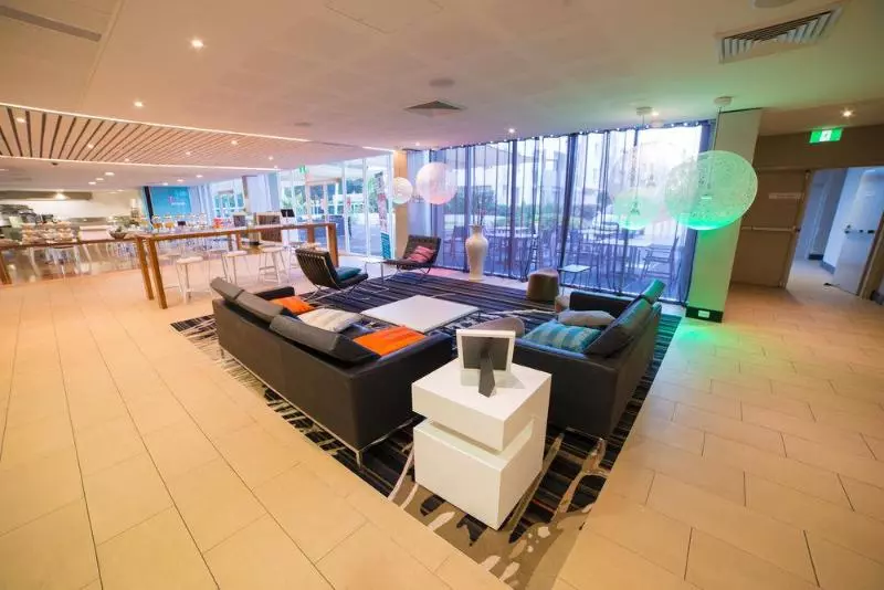 ホテル Quality Suites Pioneer Sands