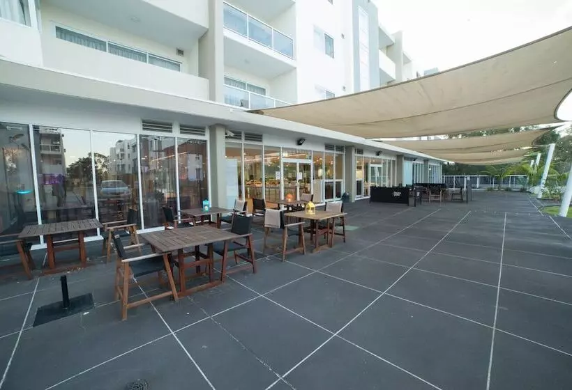 ホテル Quality Suites Pioneer Sands