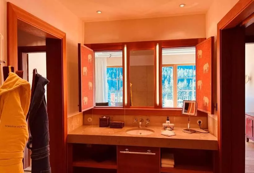 Отель Schloss Elmau Luxury Spa Retreat & Cultural Hideaway