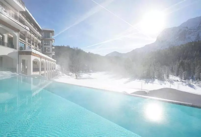Отель Schloss Elmau Luxury Spa Retreat & Cultural Hideaway
