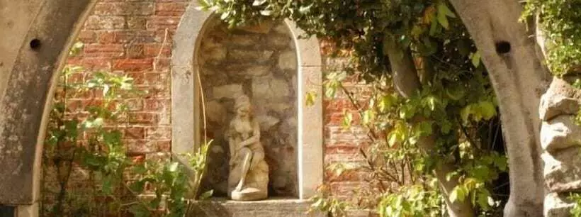 Отель The Old Priory