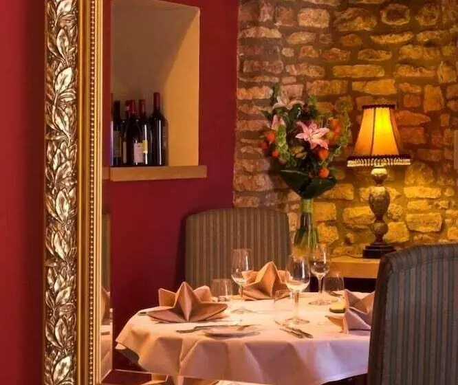 Отель The Old Priory