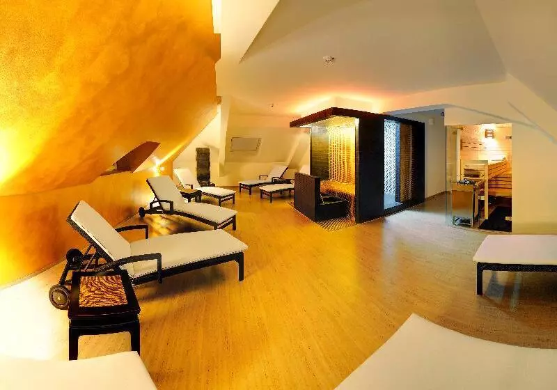 V8 Hotel Classic Motorworld Region Stuttgart