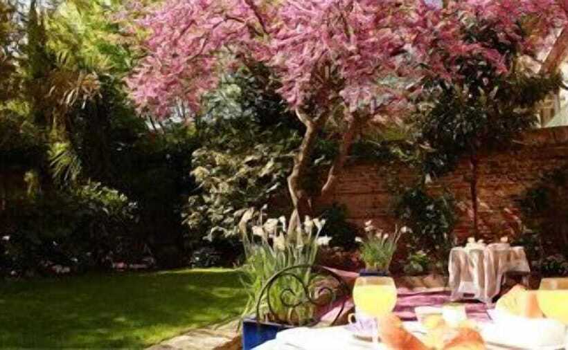 Отель Villa Léopoldine