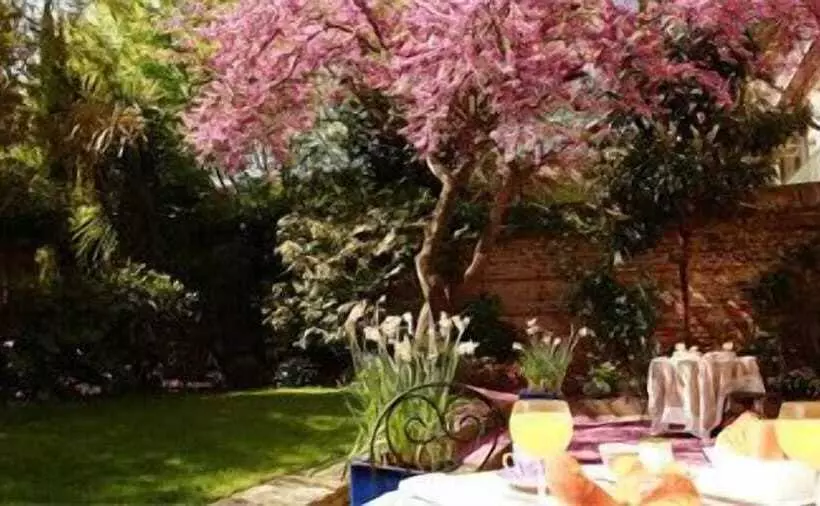 Отель Villa Léopoldine