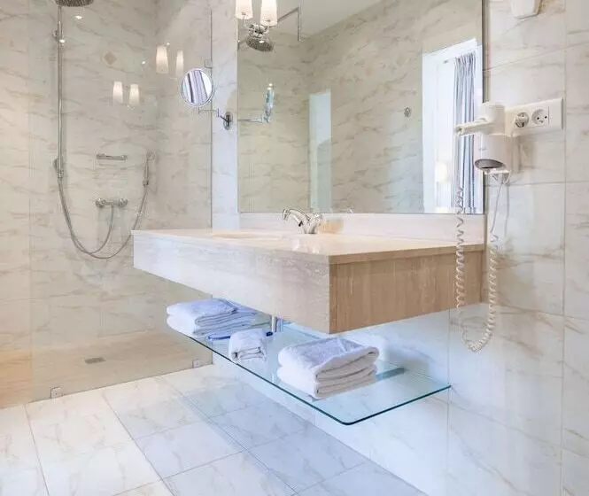 Отель Villa Léopoldine