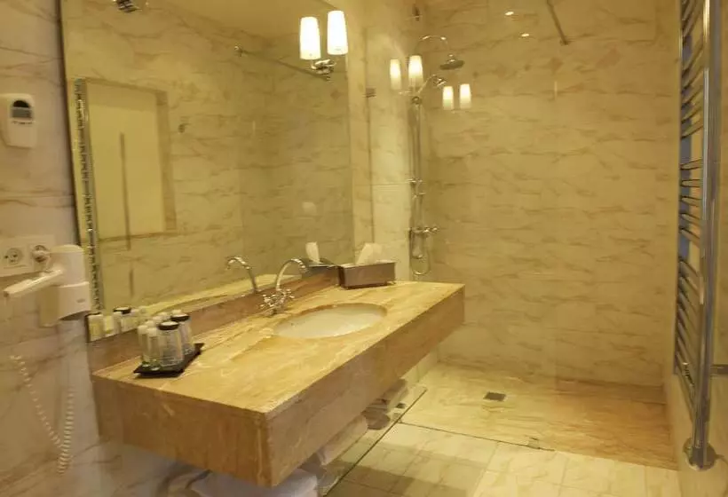 Отель Villa Léopoldine