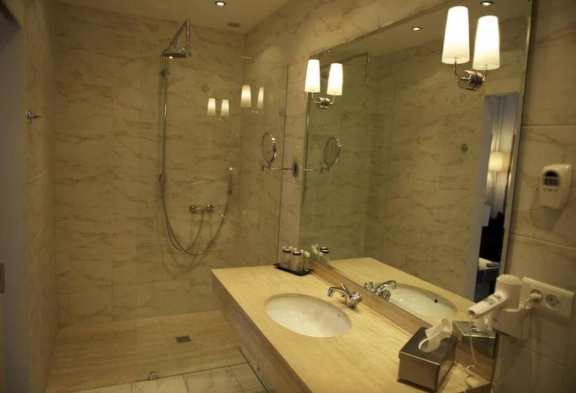 Отель Villa Léopoldine