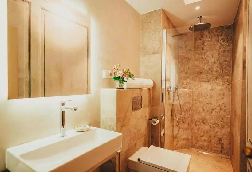 هتل Villa Sorgenfrei & Restaurant Atelier Sanssouci