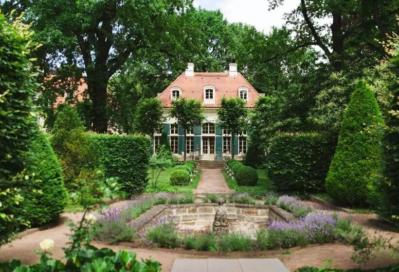 هتل Villa Sorgenfrei & Restaurant Atelier Sanssouci