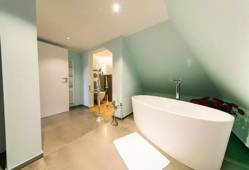 هتل Villa Sorgenfrei & Restaurant Atelier Sanssouci