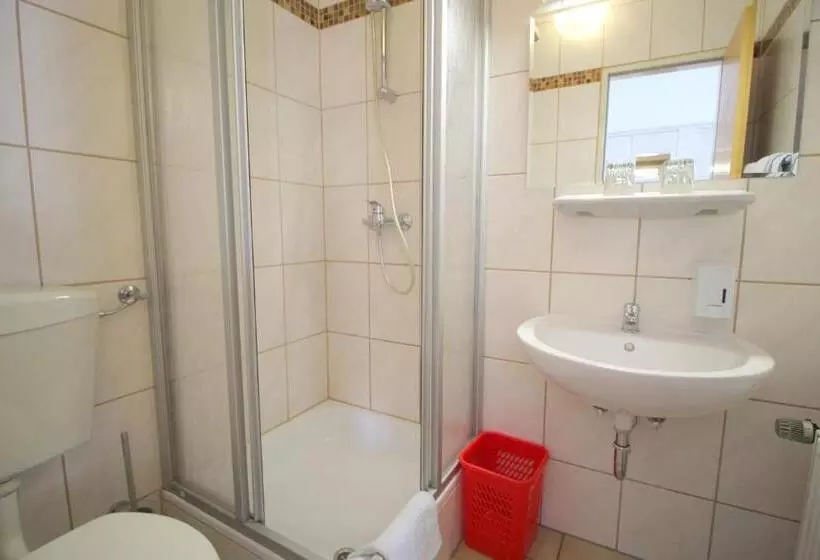 Отель Zu Den Linden