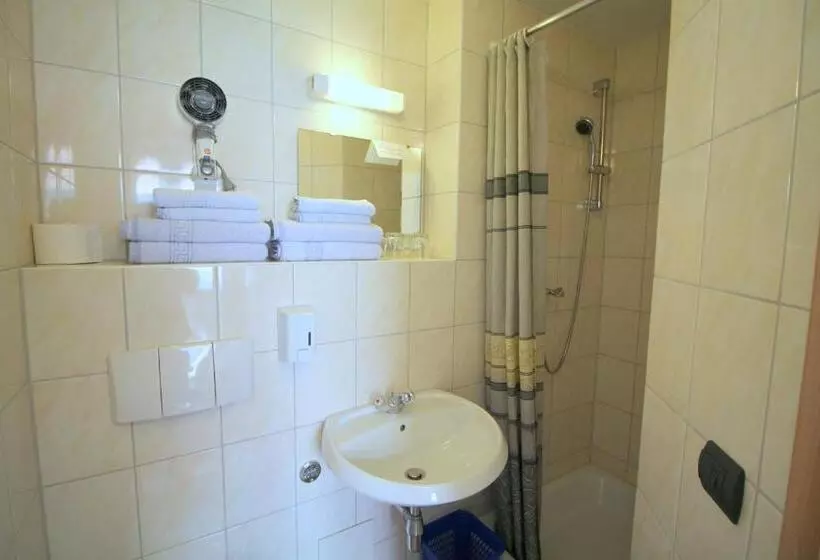 Отель Zu Den Linden