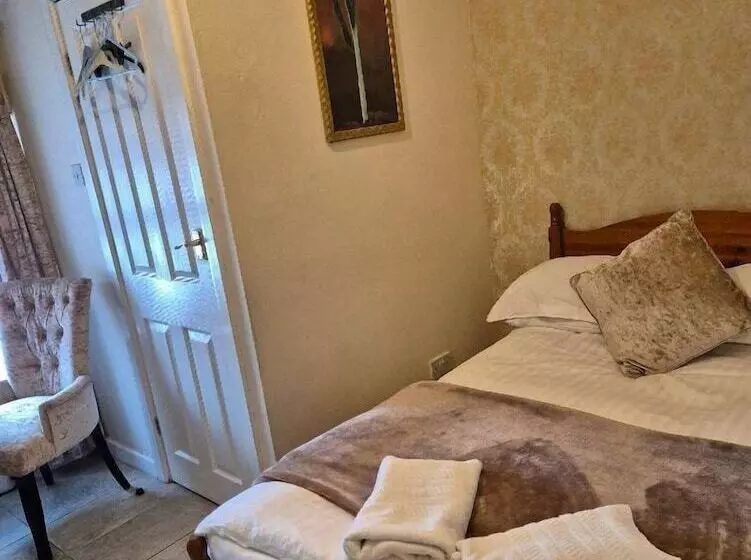 Alexander Hotel Fully Refurbished All Rooms En Suite