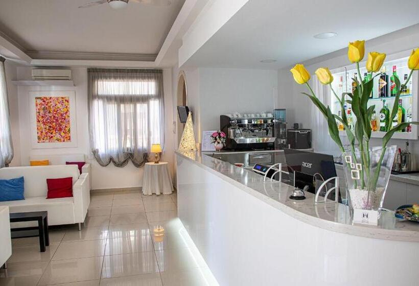 בית מלון כפרי Astor