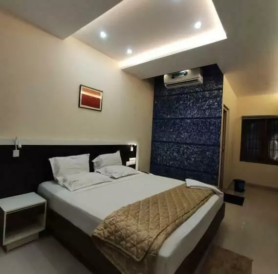 Hotelli Issacs Regency