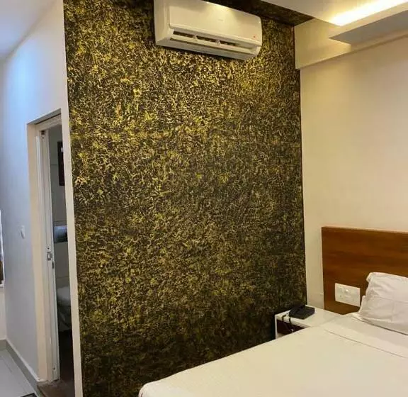 Hotelli Issacs Regency