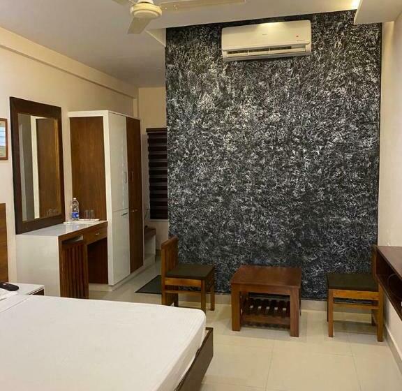 호텔 Issacs Regency