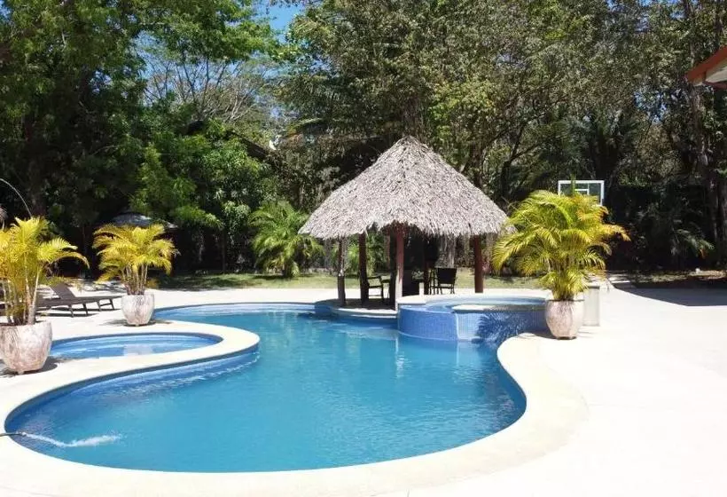 هتل Rancho Haas