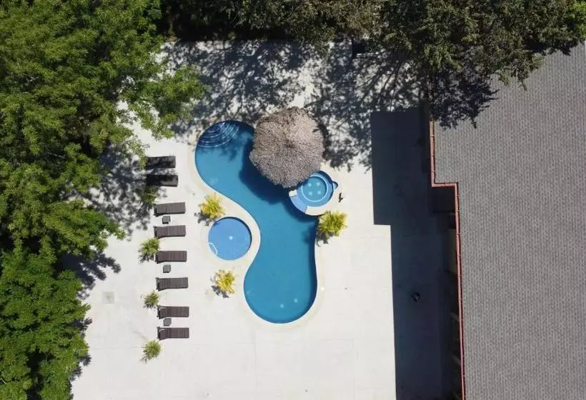 هتل Rancho Haas