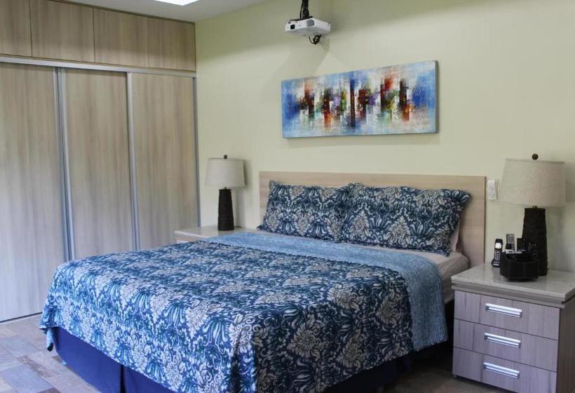 בית מלון כפרי Rancho Haas