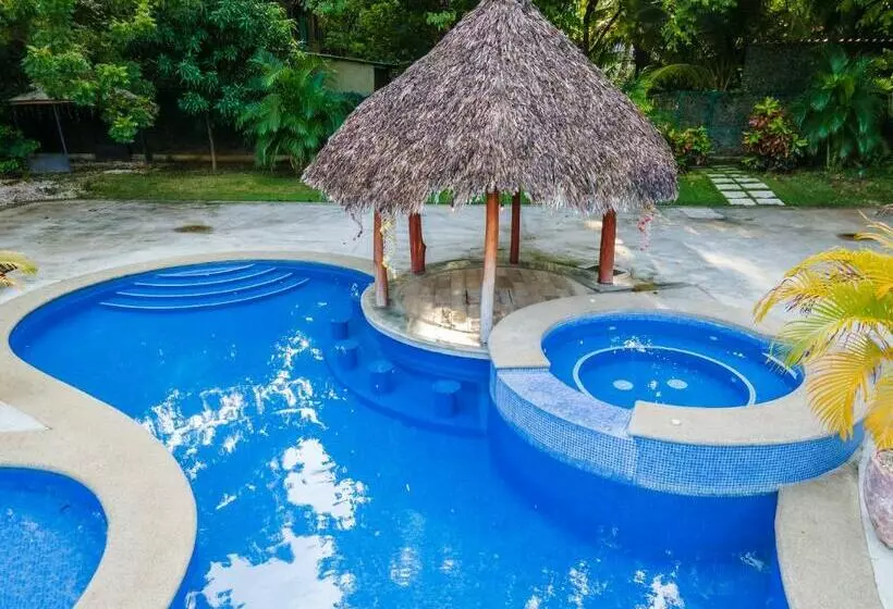 هتل Rancho Haas
