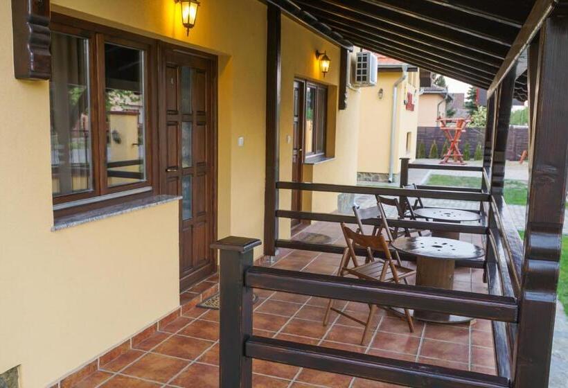 پانسیون Amfora