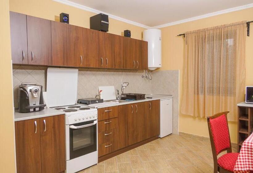 پانسیون Amfora