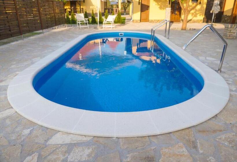 پانسیون Amfora