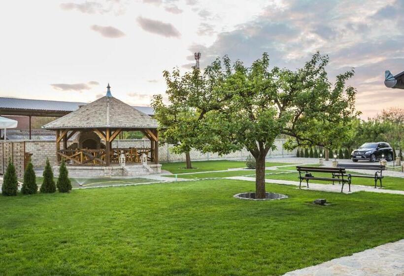 پانسیون Amfora