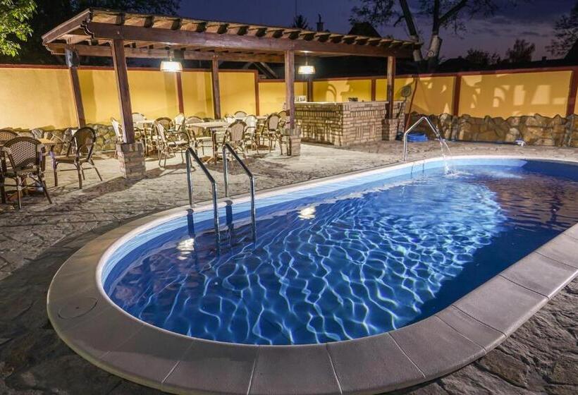 پانسیون Amfora