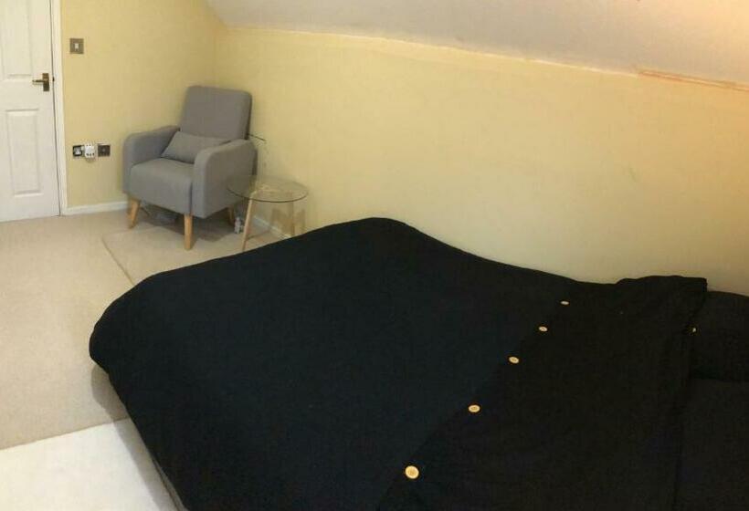 Пансион Private Double Room With New Ensuite Shower Room