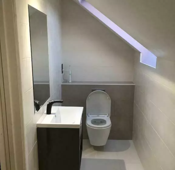 Majatalo Private Double Room With New Ensuite Shower Room