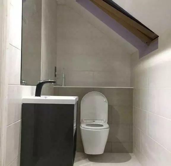 Majatalo Private Double Room With New Ensuite Shower Room