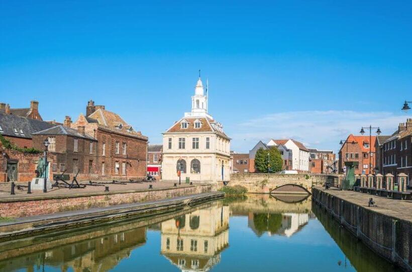 Пансион Private Double Room With New Ensuite Shower Room