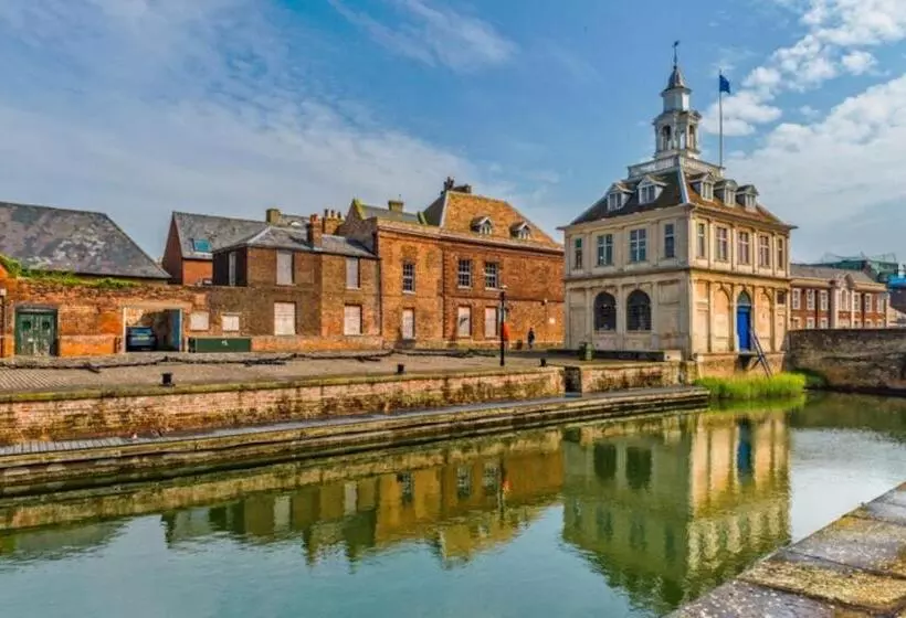 Majatalo Private Double Room With New Ensuite Shower Room