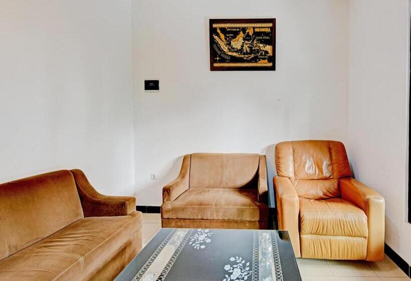 Otel Capital O 90497 Navaya Guest House