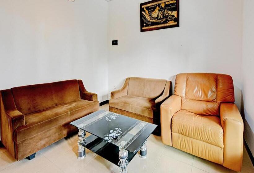 Hotel Capital O 90497 Navaya Guest House