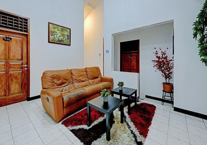 Hotel Capital O 90497 Navaya Guest House